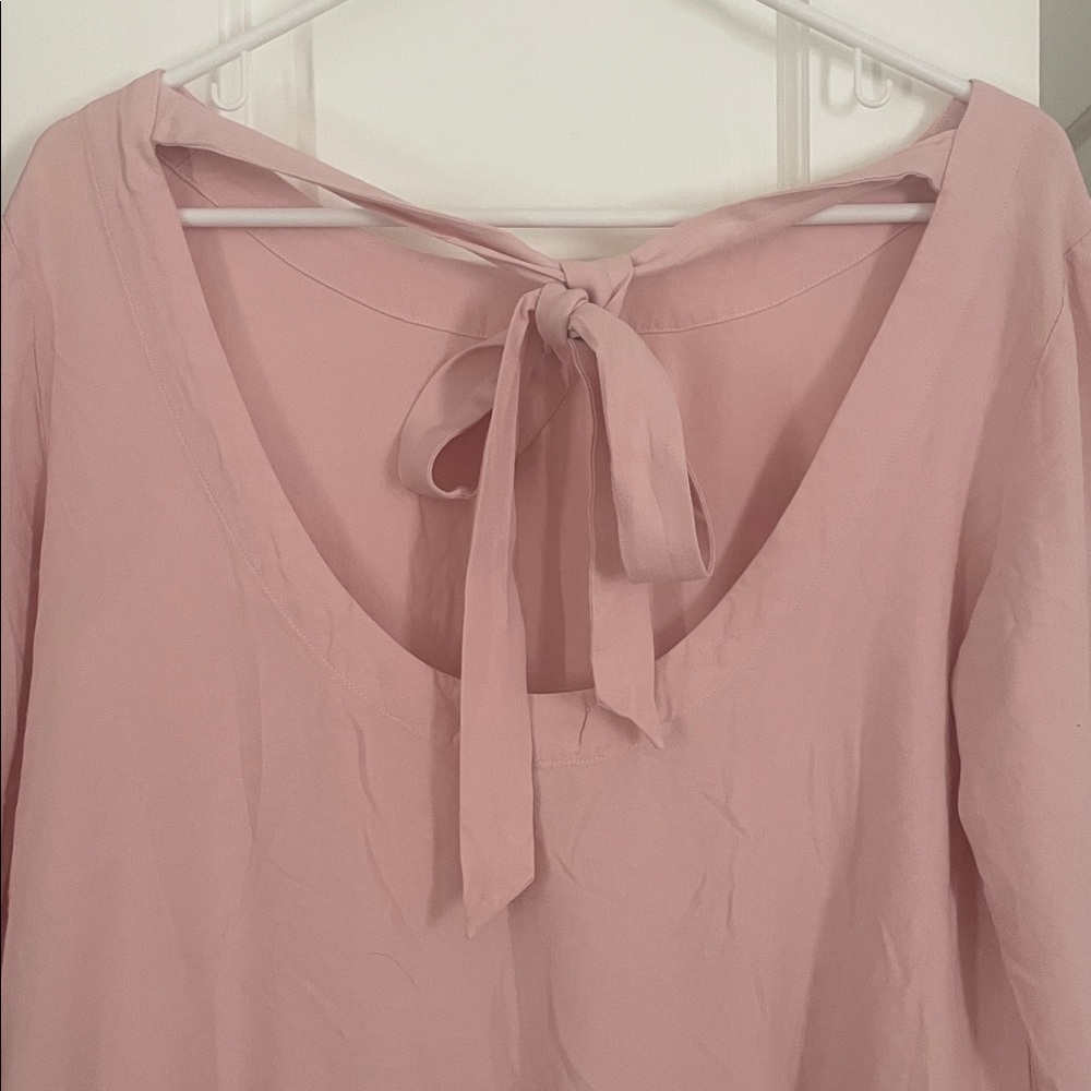 🌟2/$18 SALE Cloth & Stone Blush/Light pink Ruffle Hem Blouse with Open Back - Picture 3 of 8